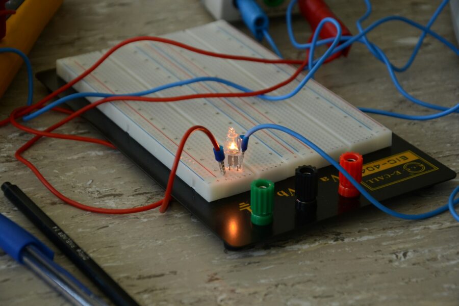 Electric circuit breadboard