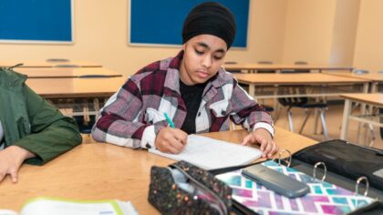 How to build strong topic sentences that guide your reader through every paragraph