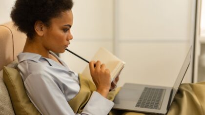 How to read online references like a detective and spot weak sources