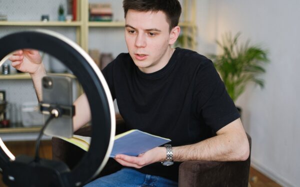 How to spot misleading videos online: a calm, practical guide