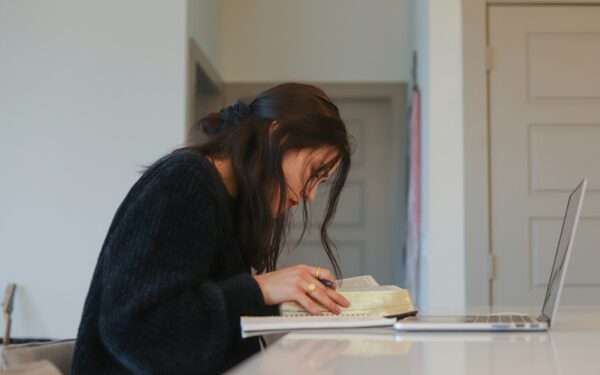 How to take useful notes from books and articles without copying everything