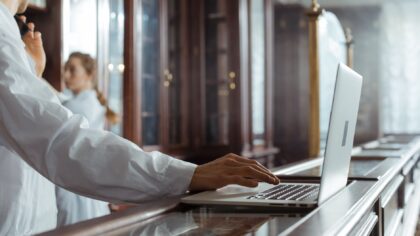 Understanding DOIs: a simple guide to stable links for research reading and writing