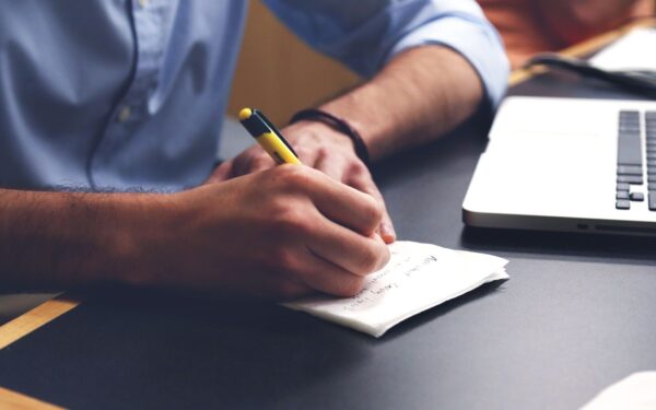 Building a strong paragraph structure in essays and research papers