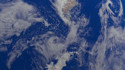 How greenhouse gases trap heat in the atmosphere: a simple guide to the physics of warming