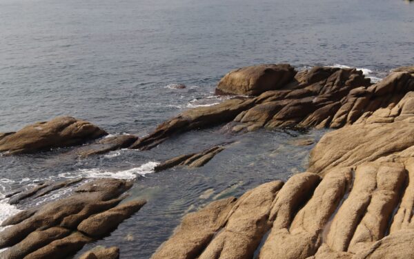 How tides shape our coasts: a simple guide to the Moon, the Sun and moving water