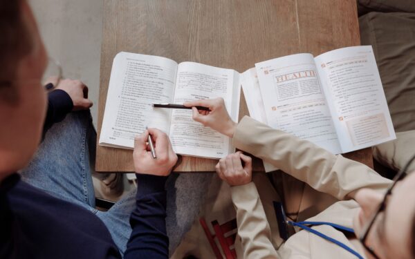 How to paraphrase academic sources without copying the original