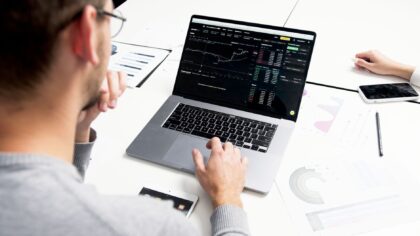 How to read online charts and graphs without getting misled