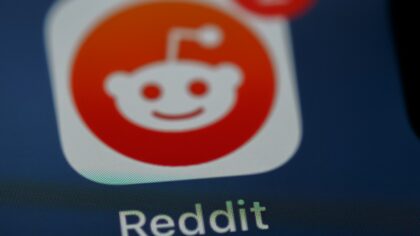 How to read Reddit threads calmly and find what actually helps you