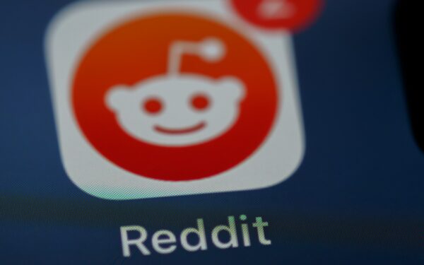 How to read Reddit threads calmly and find what actually helps you