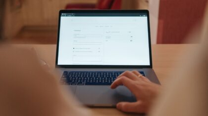 How to read targeted ads online without letting them quietly shape your choices