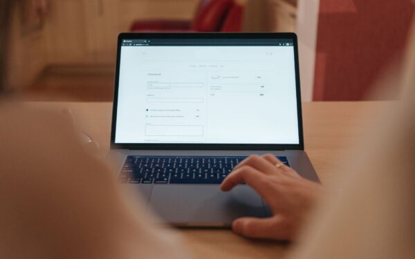 How to read targeted ads online without letting them quietly shape your choices