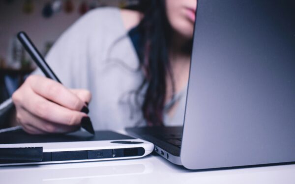 How to use AI summarizing tools without losing the meaning of what you read