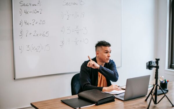 How to use digital whiteboards to make online learning more interactive
