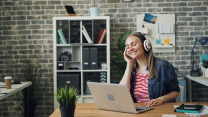 How to use short listening sessions to learn faster from podcasts and online lectures