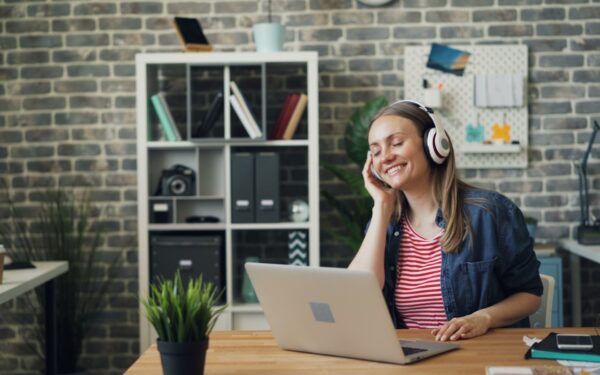 How to use short listening sessions to learn faster from podcasts and online lectures