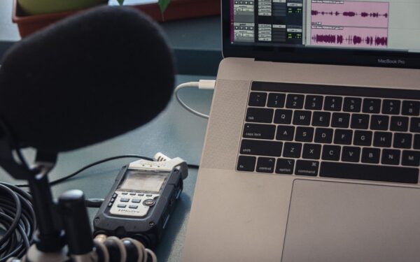 Using AI for voice notes and transcripts without losing control of your ideas
