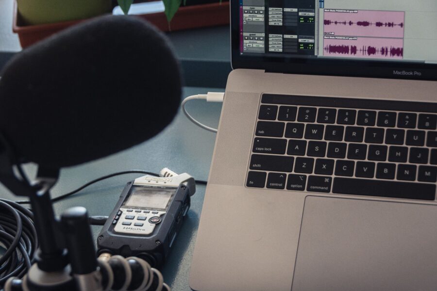 Laptop smartphone microphone